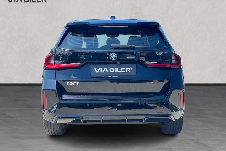 Sort BMW iX1 fra 2024