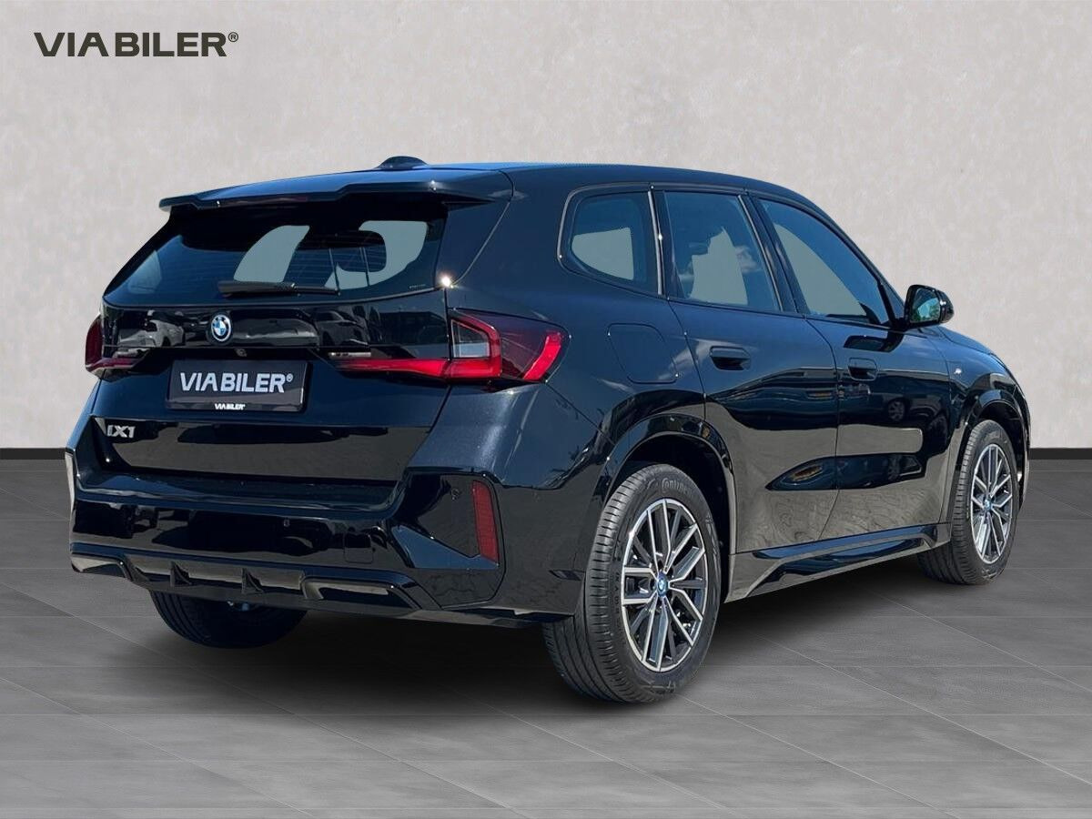 Sort BMW iX1 fra 2024