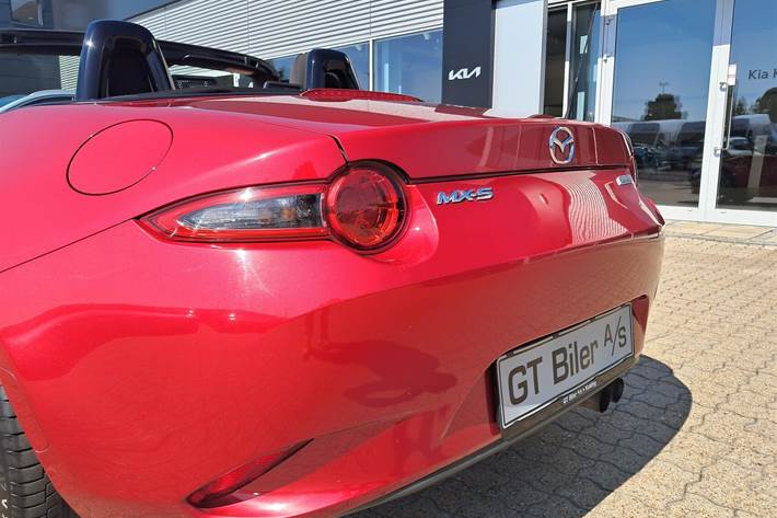 Rød Mazda MX-5 fra 2016