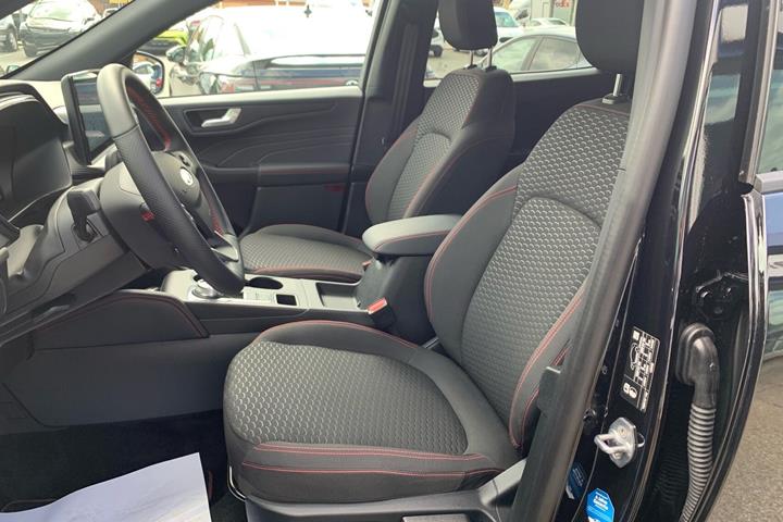 Sort Ford Kuga fra 2025