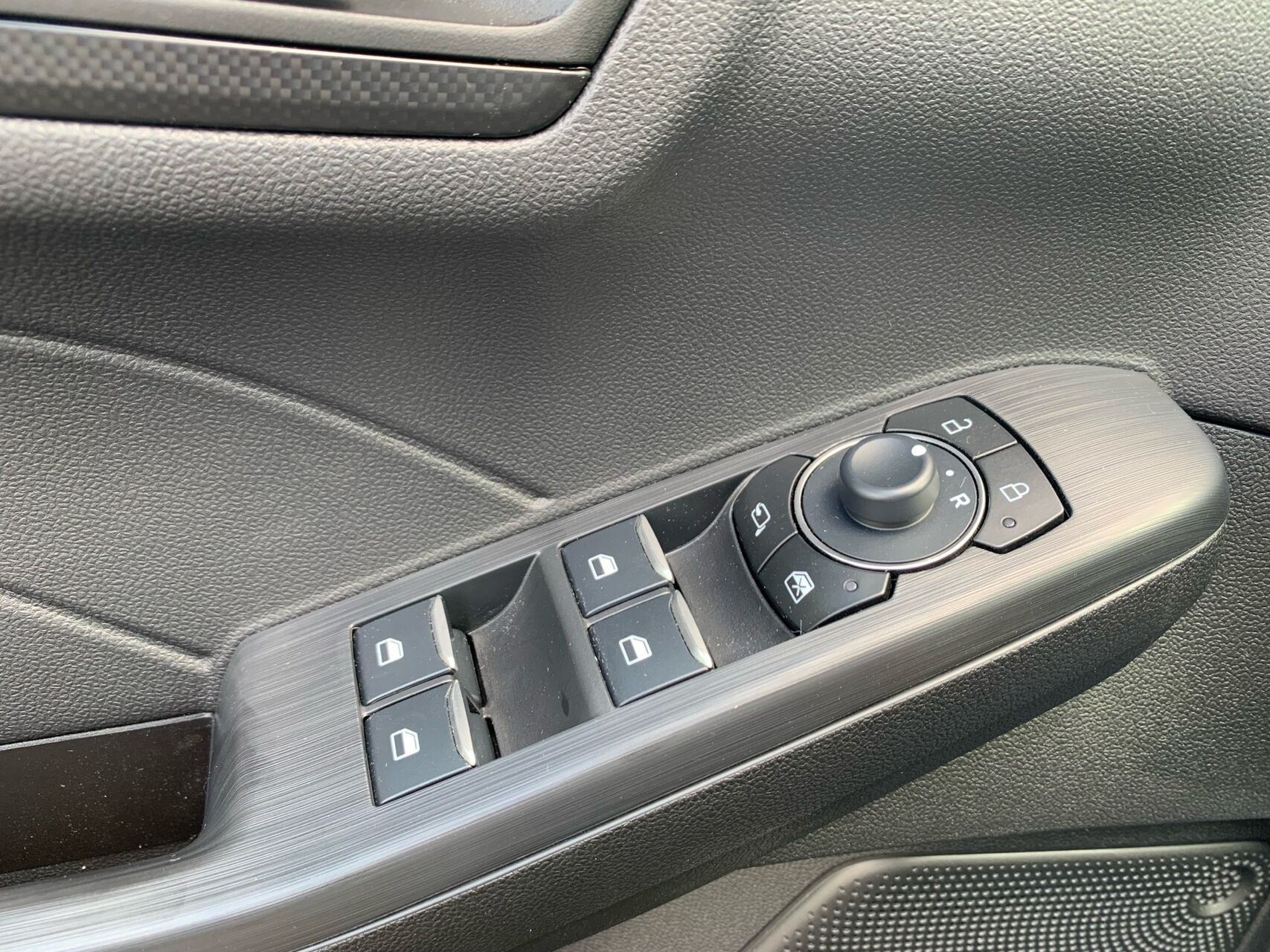 Sort Ford Kuga fra 2025