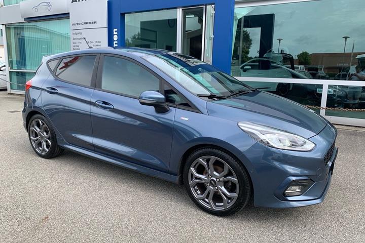 Blå Ford Fiesta fra 2021 set udefra