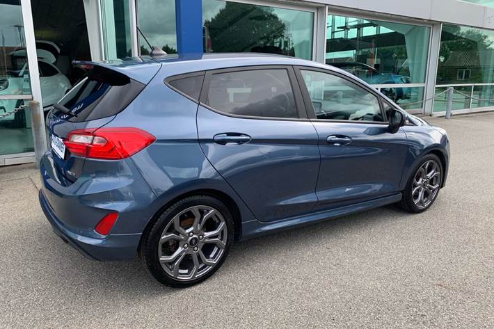 Blå Ford Fiesta fra 2021
