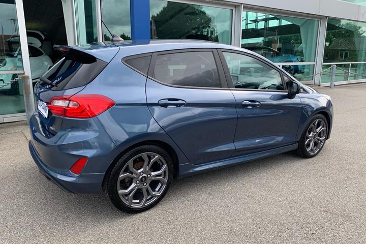 Blå Ford Fiesta fra 2021