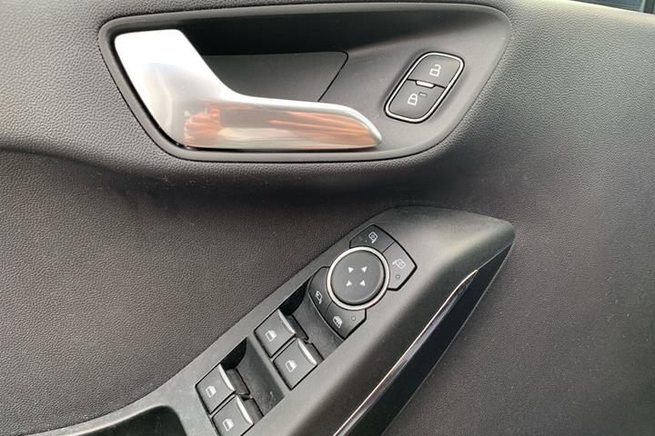 Blå Ford Fiesta fra 2021