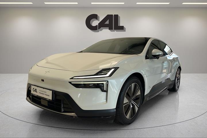 Hvid Polestar 4 fra 2024 set udefra
