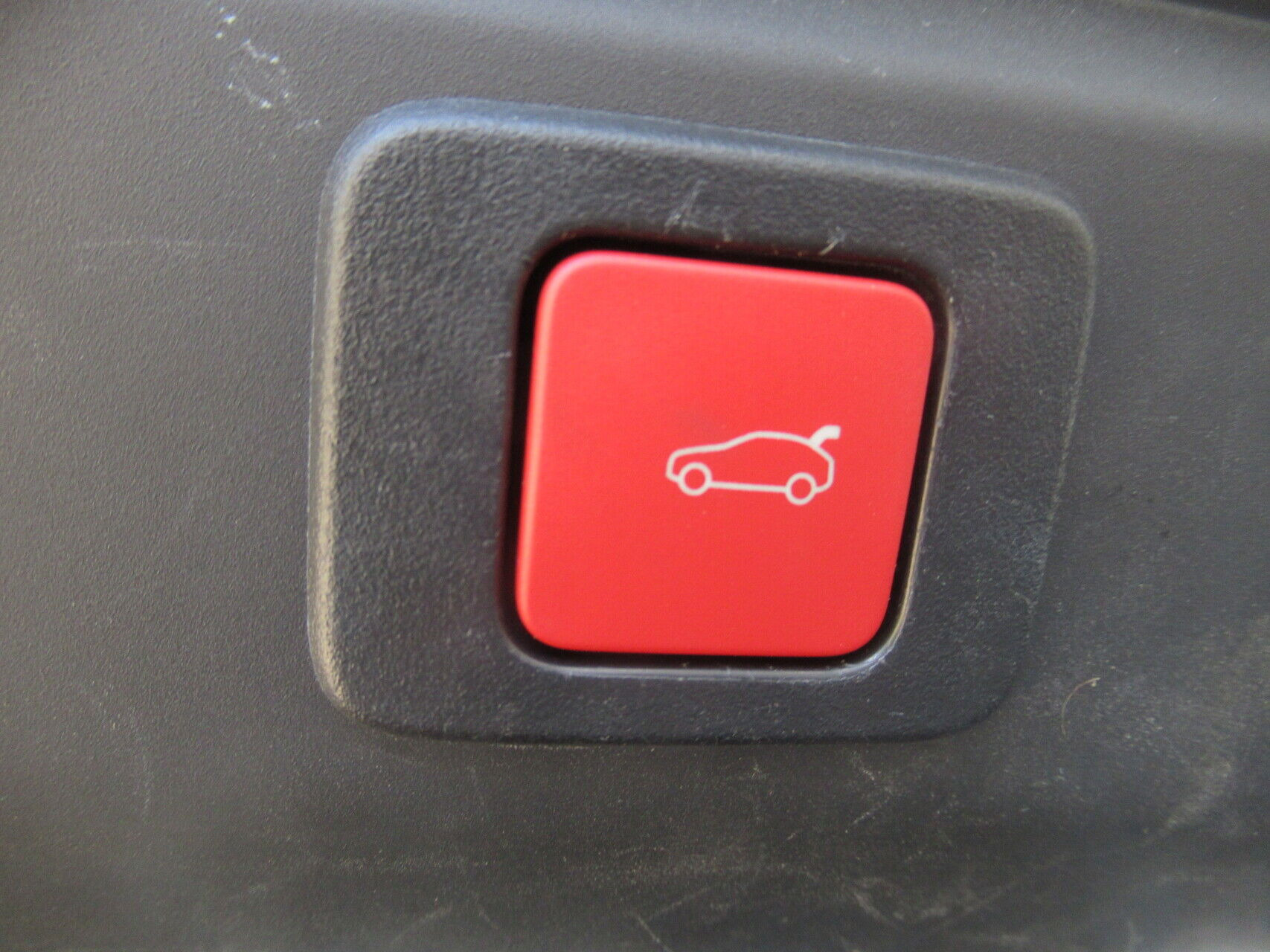 Blå Peugeot e-3008 fra 2025