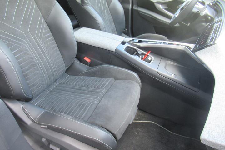 Blå Peugeot e-3008 fra 2025