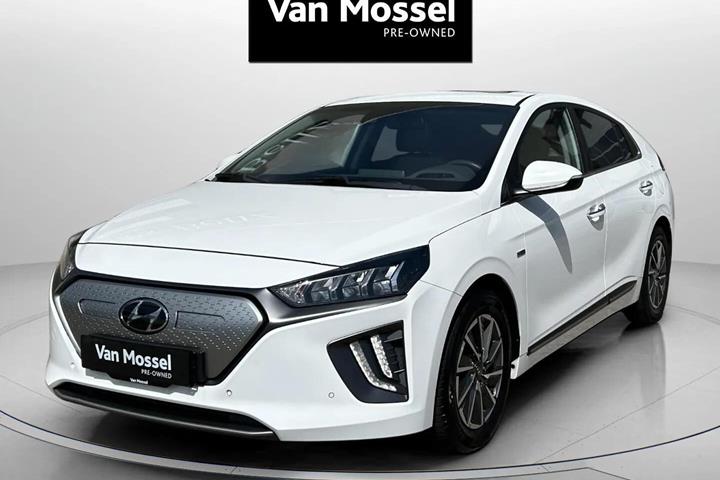 Hvid Hyundai Ioniq fra 2021 set udefra