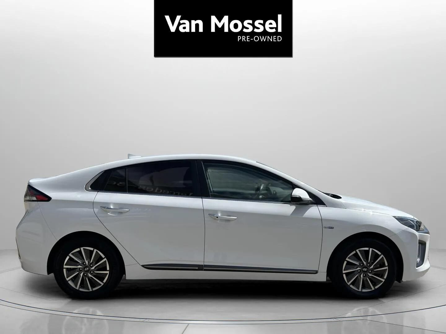 Hvid Hyundai Ioniq fra 2021
