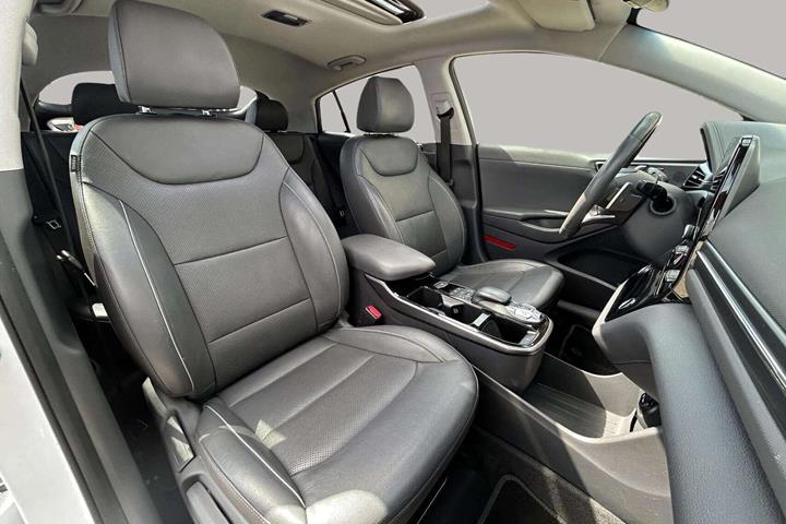 Hvid Hyundai Ioniq fra 2021