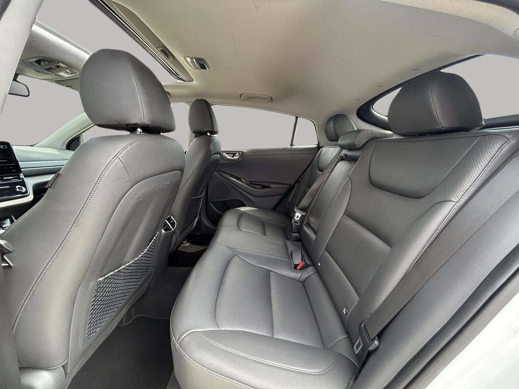 Hvid Hyundai Ioniq fra 2021