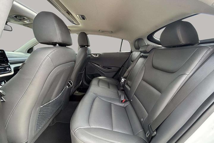 Hvid Hyundai Ioniq fra 2021