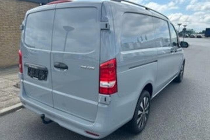 Grå Mercedes Vito 119 fra 2026