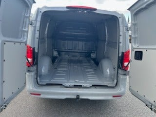 Grå Mercedes Vito 119 fra 2026