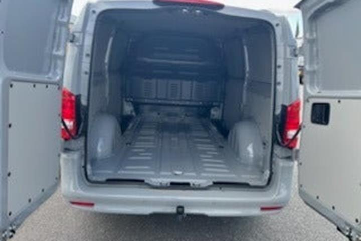Grå Mercedes Vito 119 fra 2026
