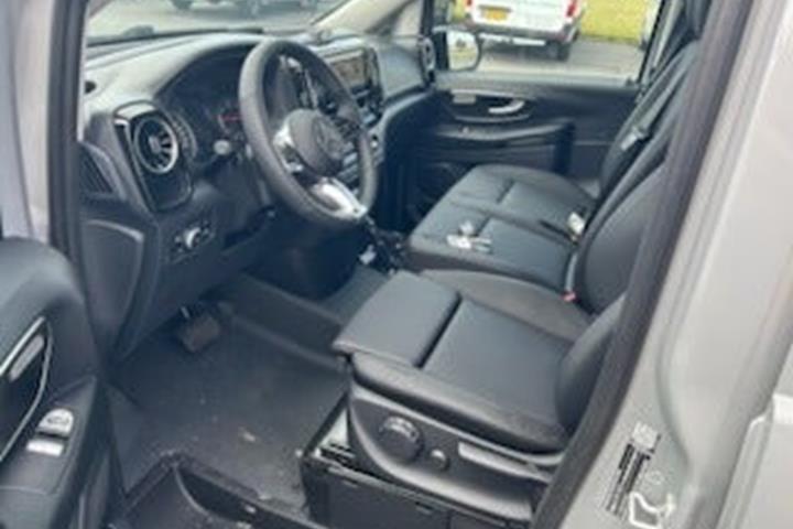 Grå Mercedes Vito 119 fra 2026