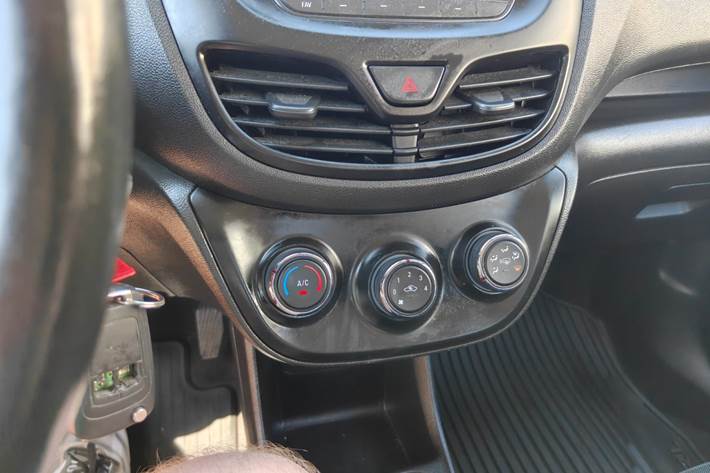 Gul Opel Karl fra 2016