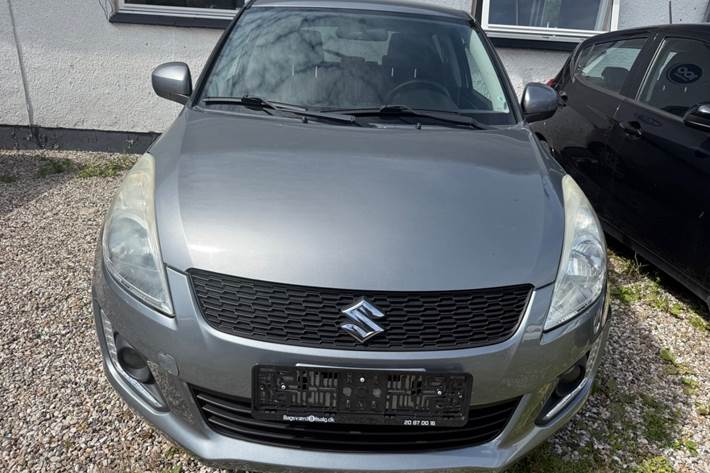 Grå Suzuki Swift fra 2015