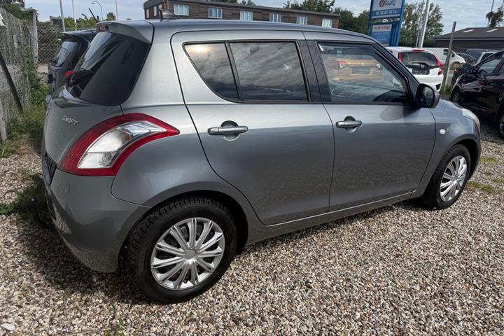 Grå Suzuki Swift fra 2015