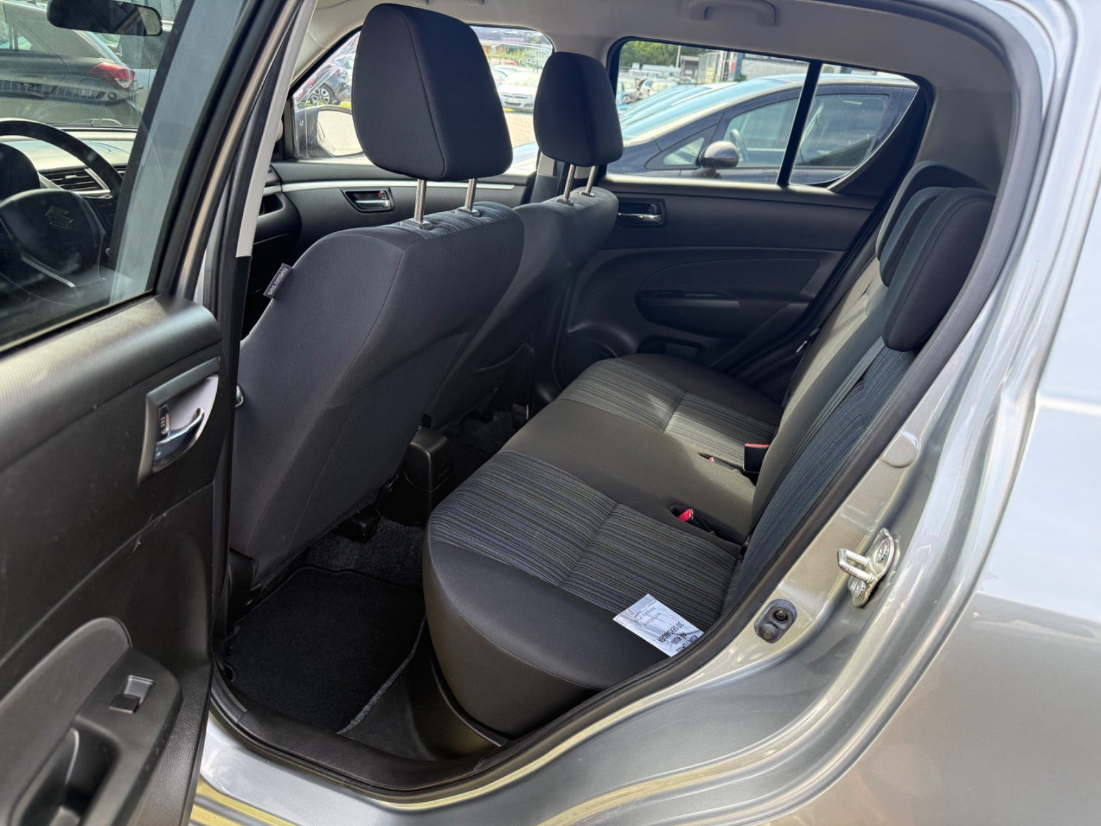 Grå Suzuki Swift fra 2015