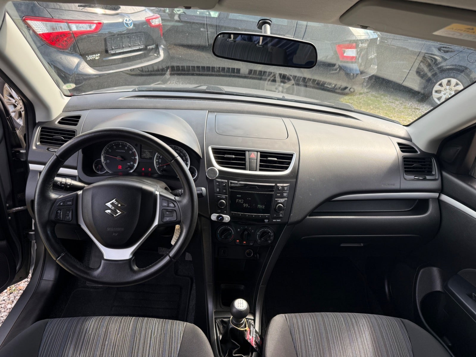Grå Suzuki Swift fra 2015