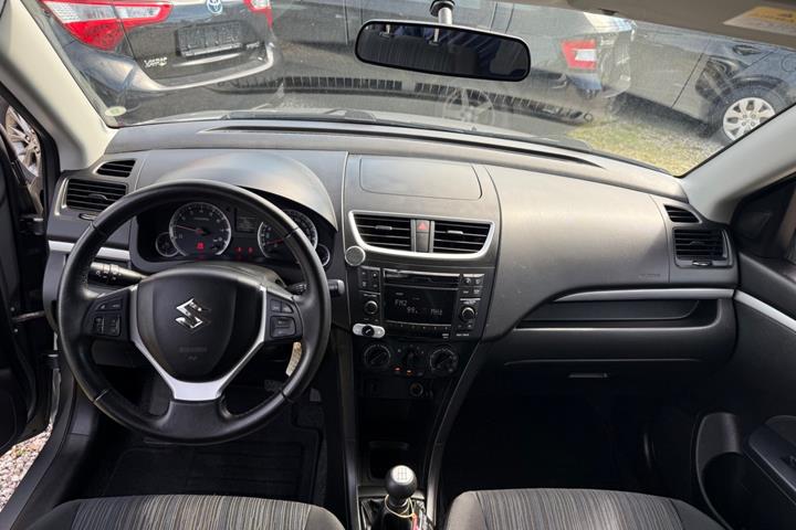 Grå Suzuki Swift fra 2015