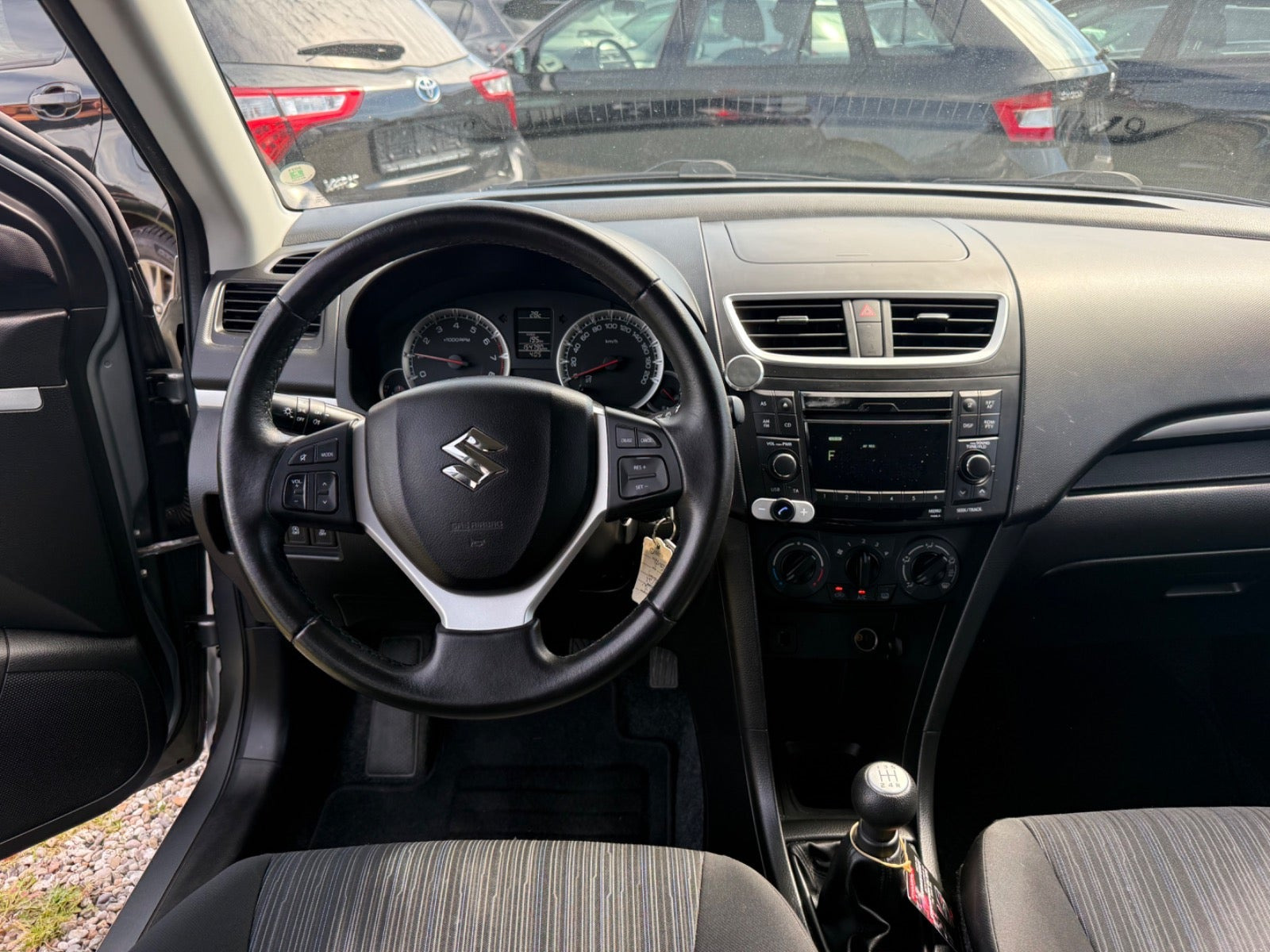 Grå Suzuki Swift fra 2015