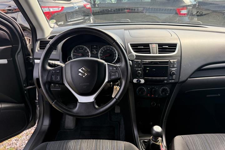 Grå Suzuki Swift fra 2015