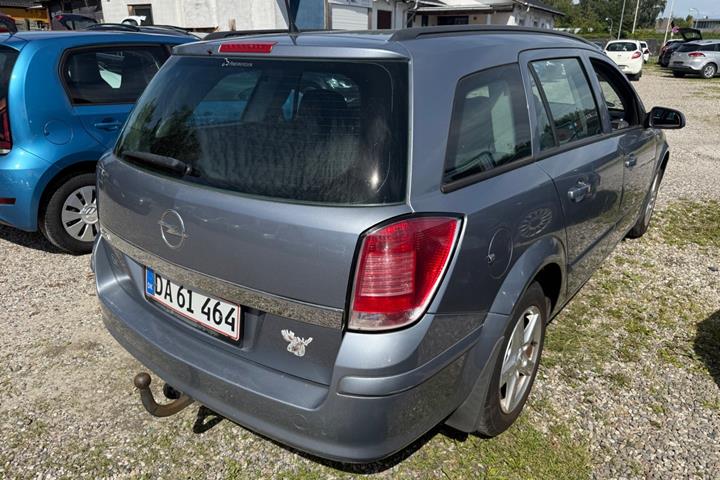 Grå Opel Astra fra 2006