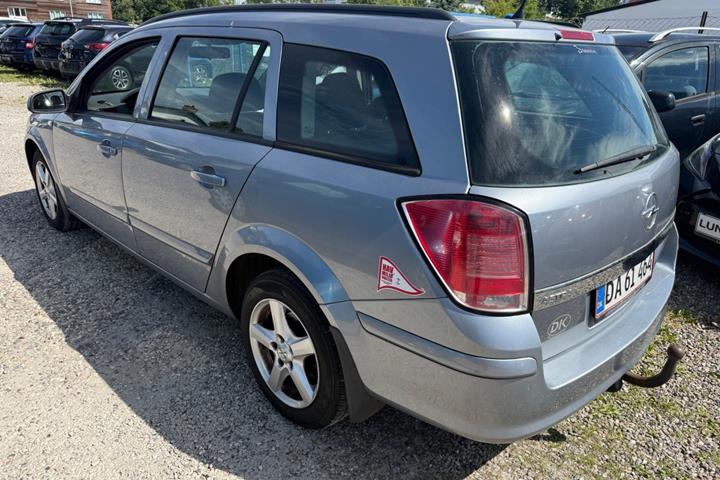 Grå Opel Astra fra 2006