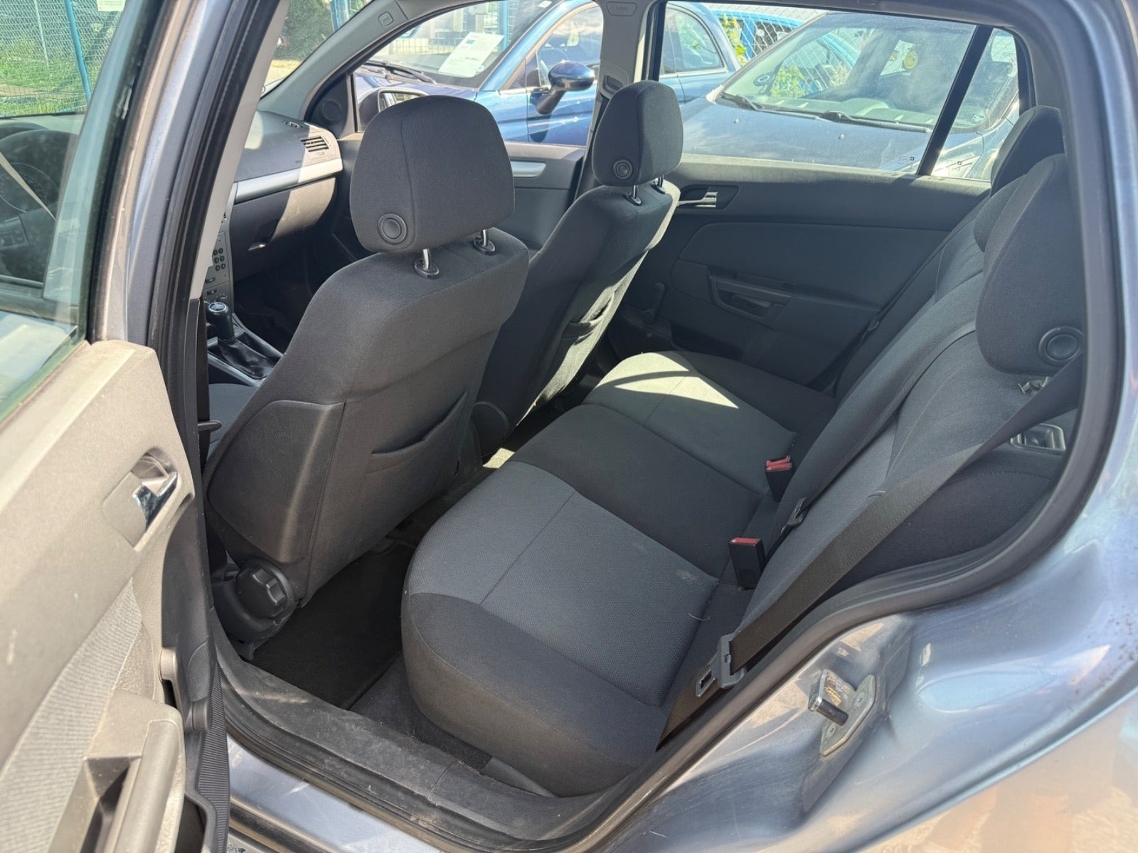 Grå Opel Astra fra 2006
