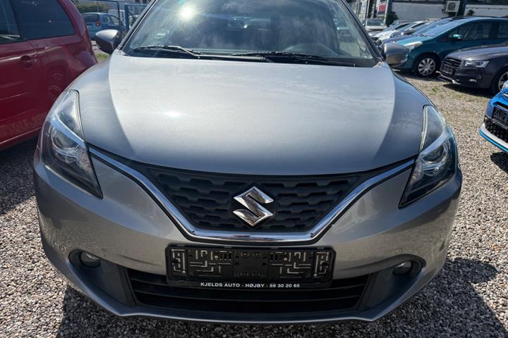 Grå Suzuki Baleno fra 2016