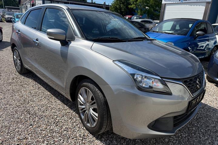 Grå Suzuki Baleno fra 2016