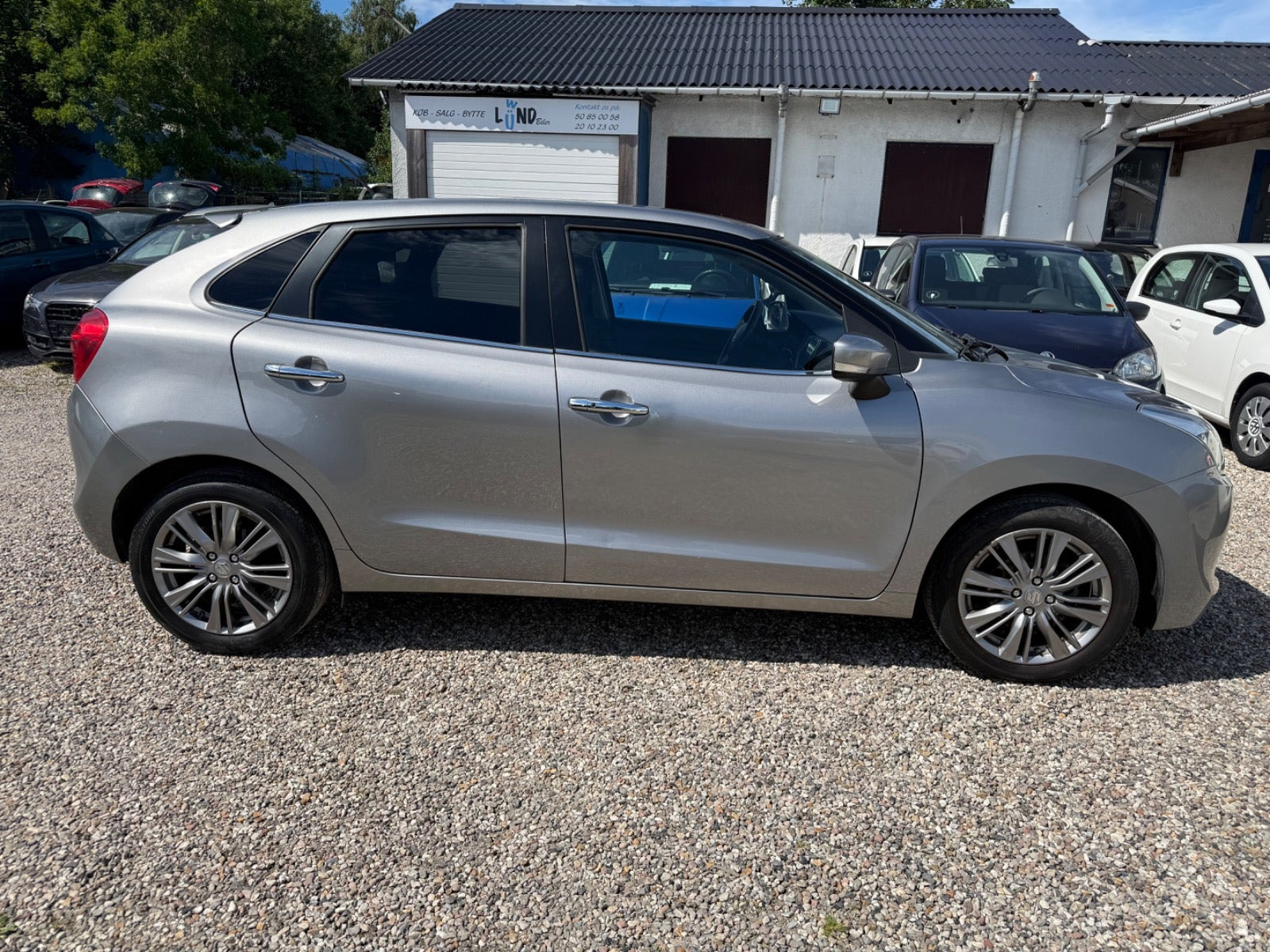 Grå Suzuki Baleno fra 2016