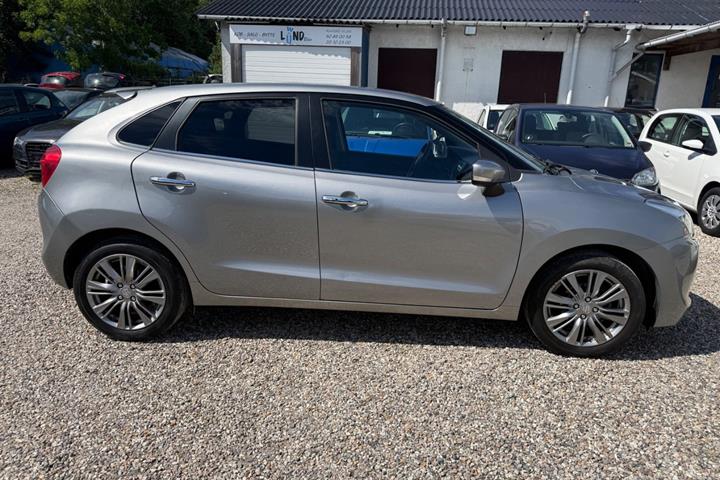 Grå Suzuki Baleno fra 2016