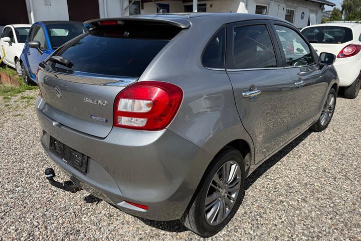 Grå Suzuki Baleno fra 2016