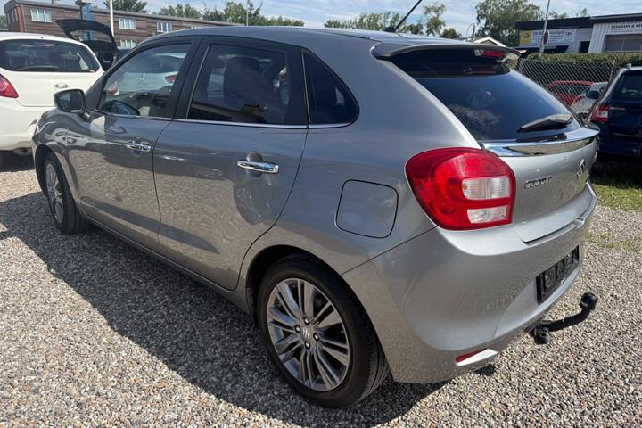 Grå Suzuki Baleno fra 2016