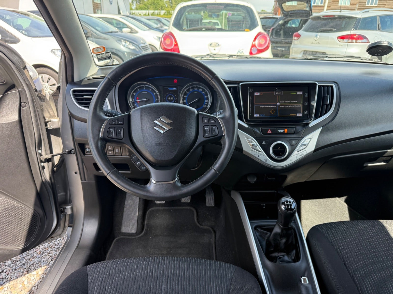 Grå Suzuki Baleno fra 2016