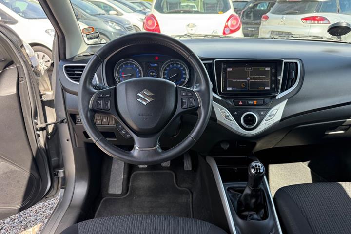 Grå Suzuki Baleno fra 2016