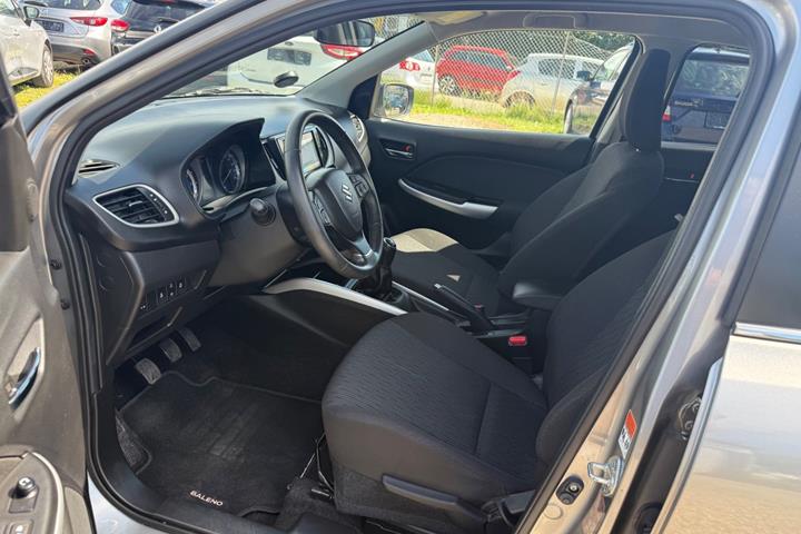 Grå Suzuki Baleno fra 2016