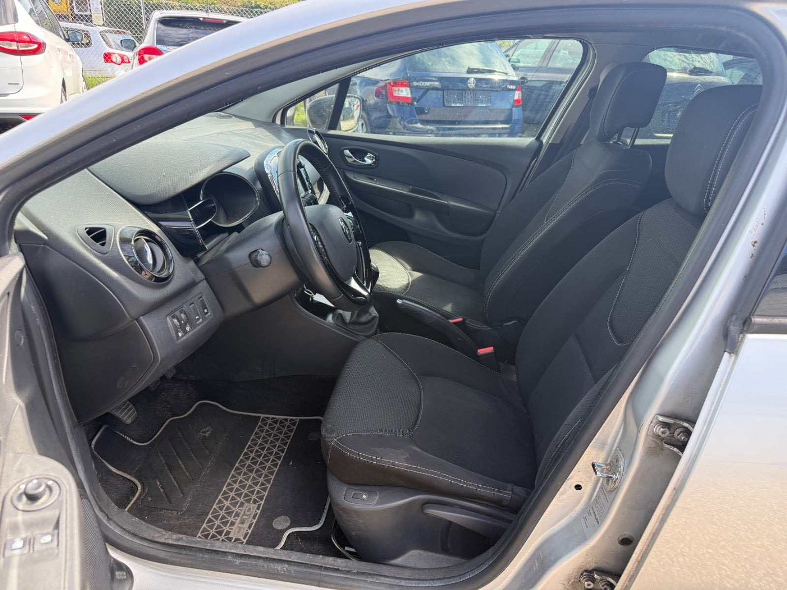 Sølv Renault Clio IV fra 2014