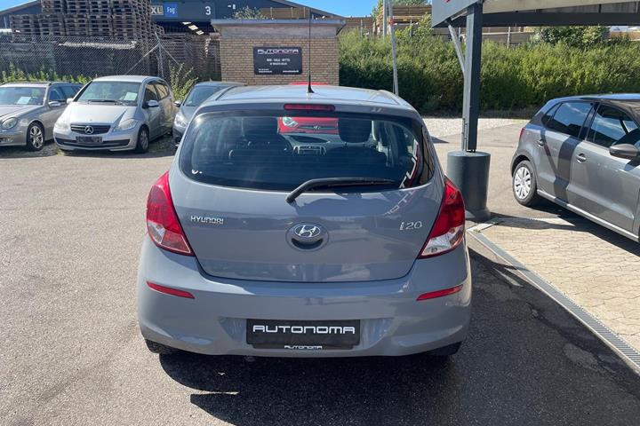 Grøn Hyundai i20 fra 2014