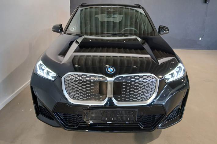 Sort BMW iX1 fra 2025