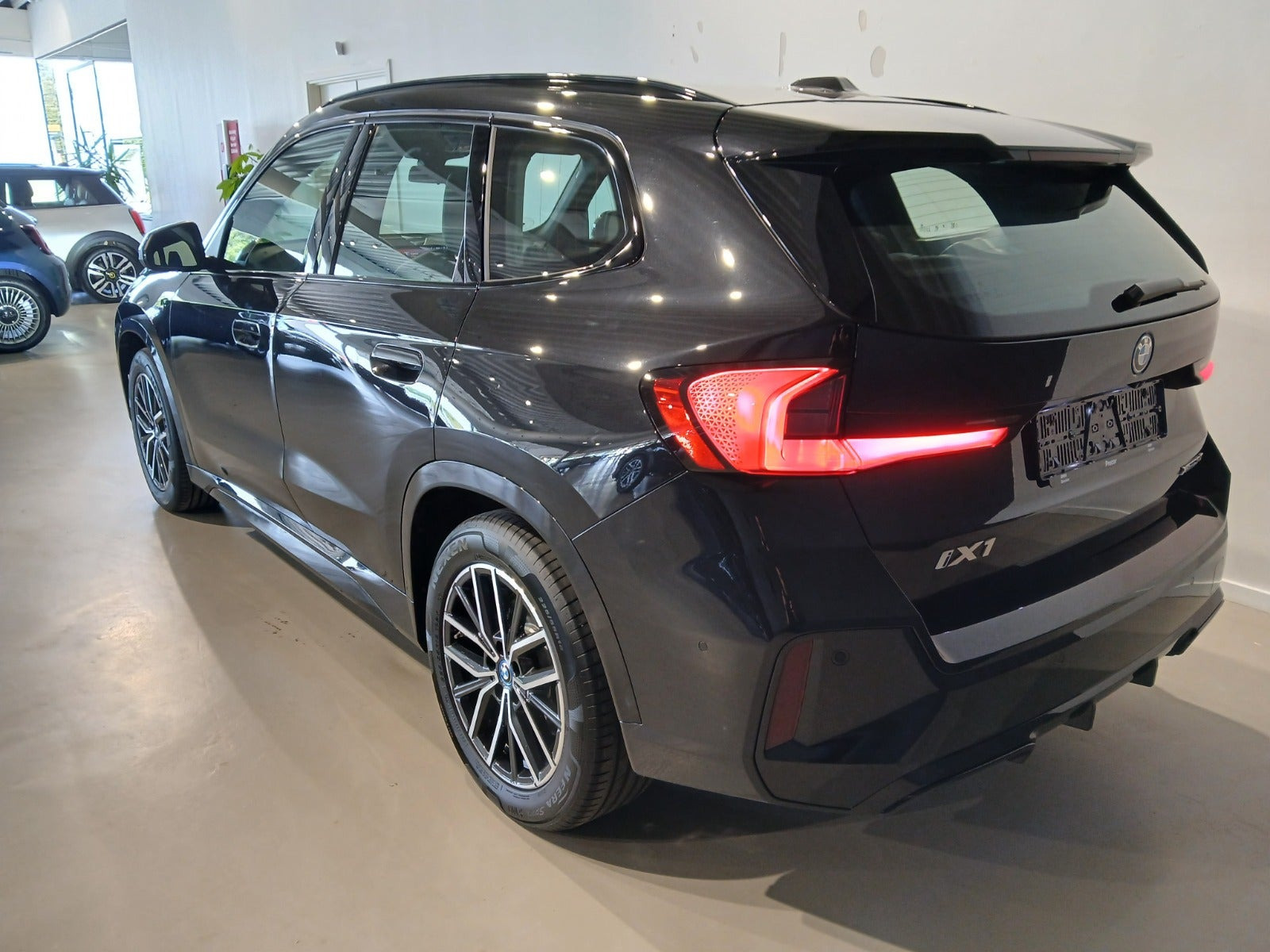 Sort BMW iX1 fra 2025
