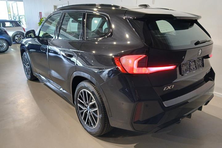 Sort BMW iX1 fra 2025