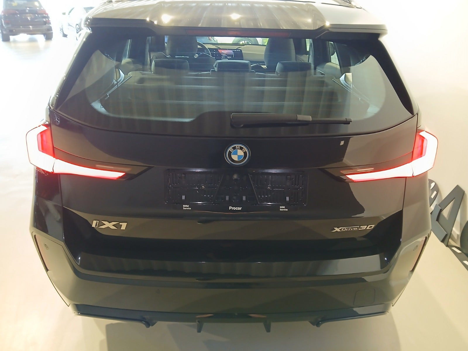 Sort BMW iX1 fra 2025