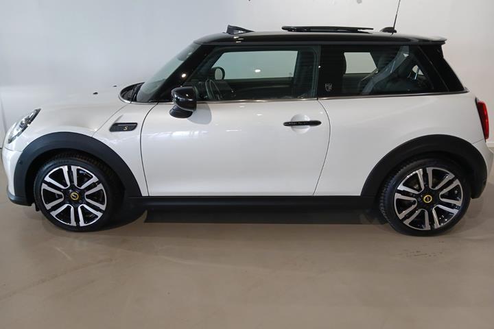 Hvid Mini Cooper SE fra 2023