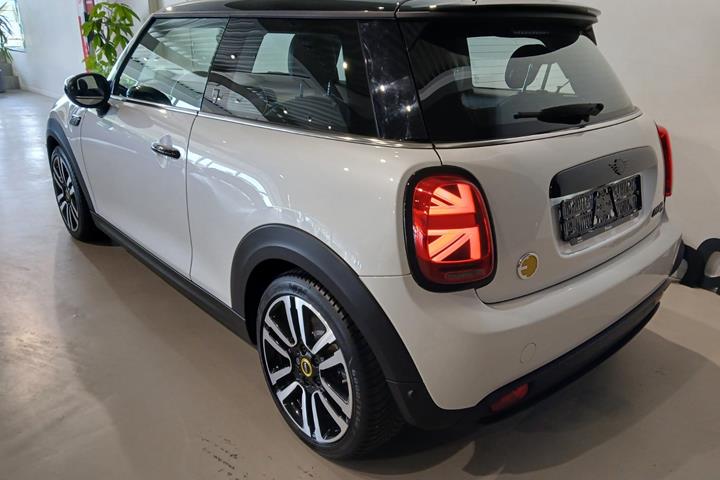 Hvid Mini Cooper SE fra 2023