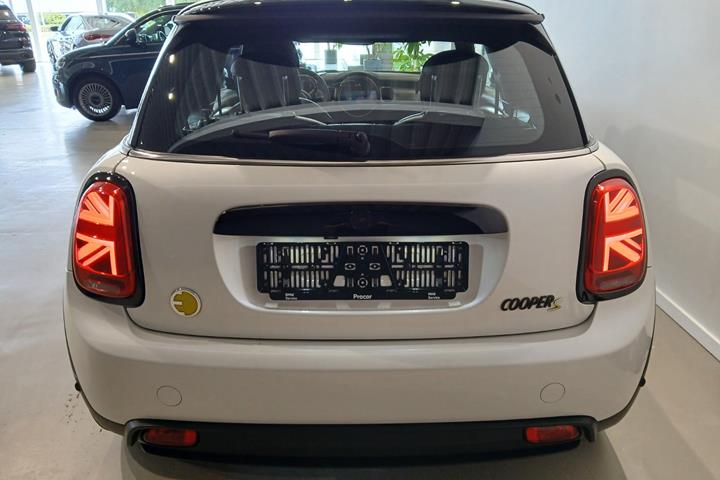Hvid Mini Cooper SE fra 2023